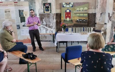 Symbolische Übergabe einer zwölfbändigen Talmud‑Ausgabe in der Synagoge Eisleben